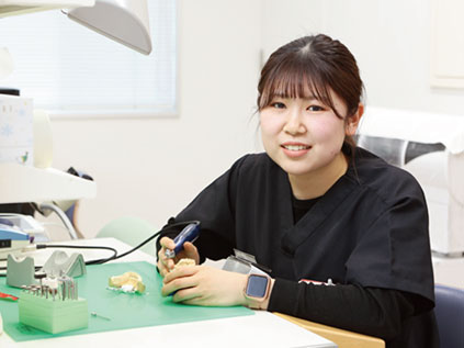 技工士科卒業 香川県先進歯科技工研修センター勤務