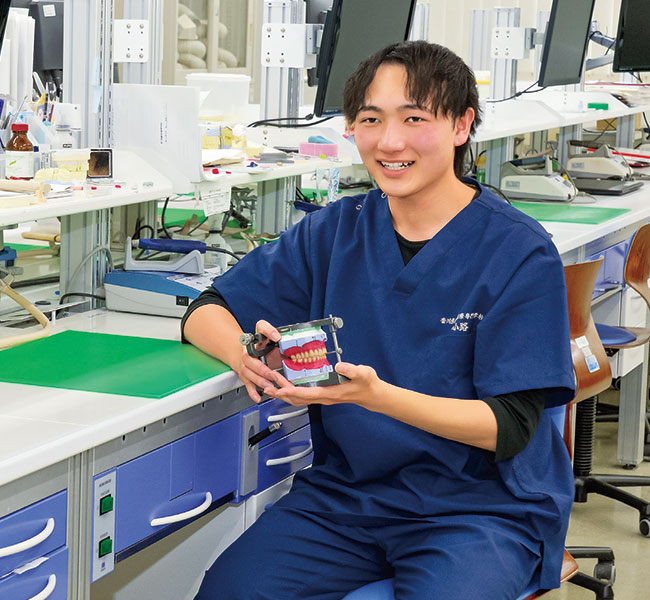 香川県立琴平高等学校出身 技工士科2年