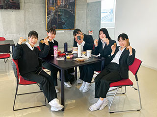 明るい仲間たち