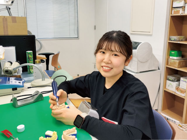 技工士科卒業 香川県先進歯科技工研修センター勤務
