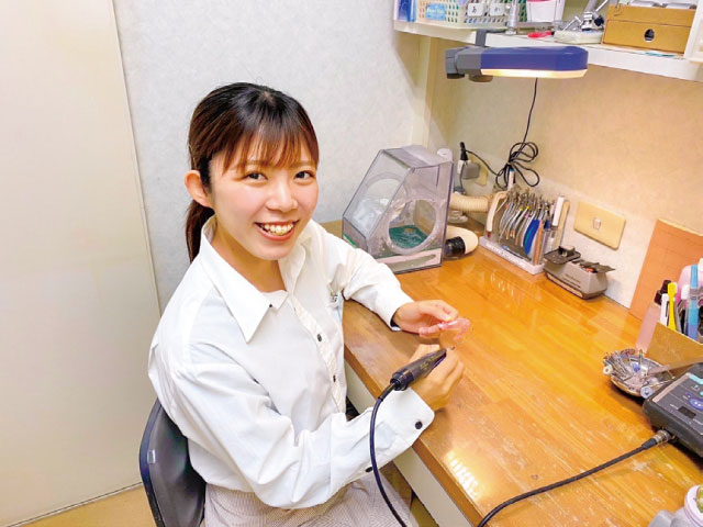技工士科卒業 川上矯正歯科医院勤務