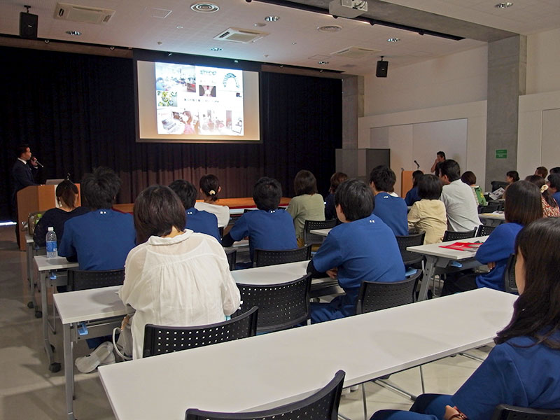 実習見学後は、3つの企業の説明会が行われました。