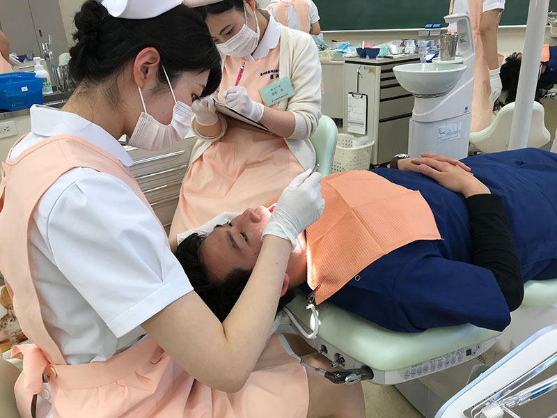 衛生士科3年生 模擬患者実習 口腔内診査