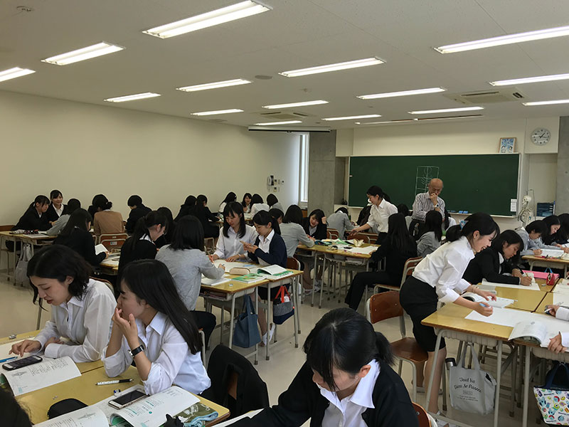 解剖学授業始まる（衛生士科１年）