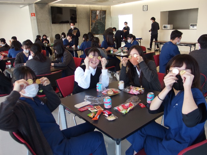 彫刻大会&クリスマス会(技工士科)
