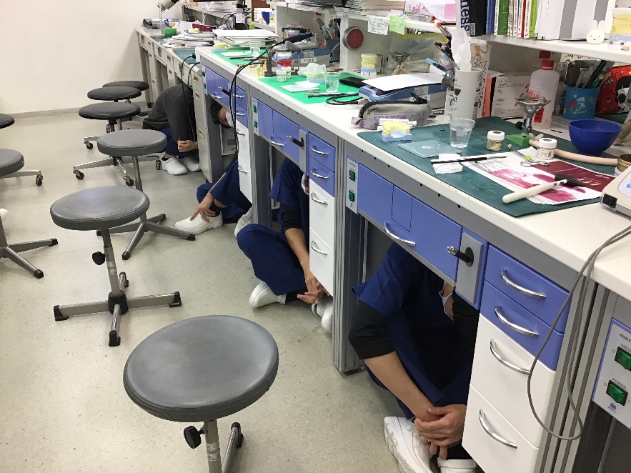 シェイクアウト(地震防災訓練)