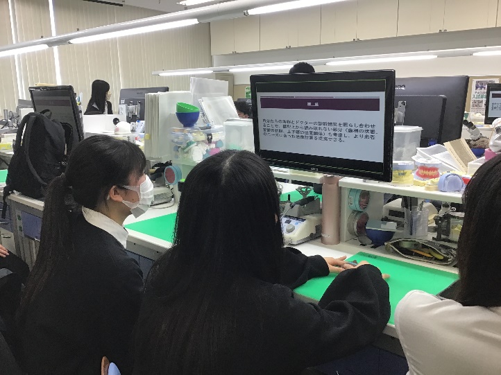 卒業製作発表会(技工士科)