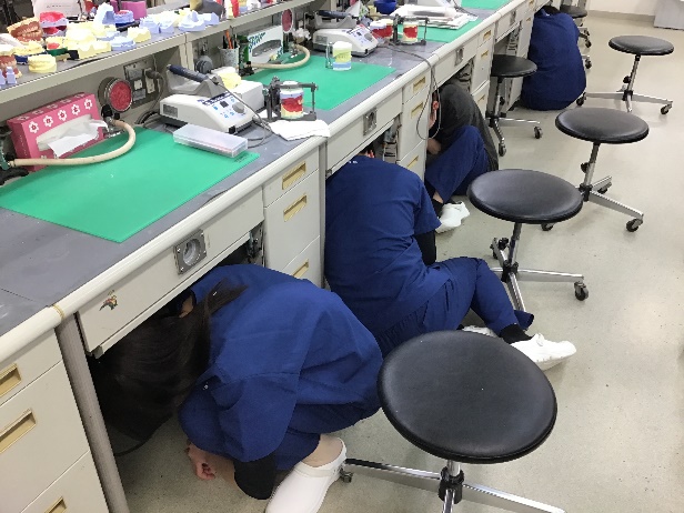 シェイクアウト(地震防災行動訓練)