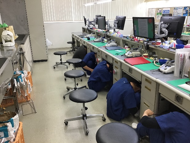 シェイクアウト(地震防災行動訓練)