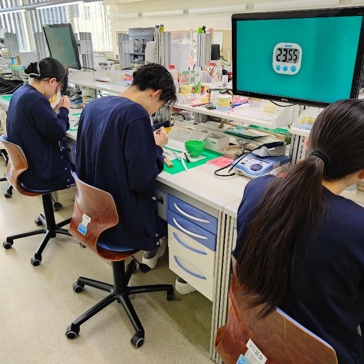 R7彫刻大会＆クリスマス会（技工士科）