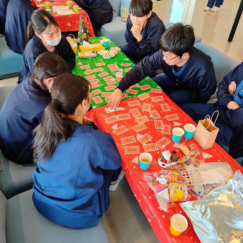 R7彫刻大会＆クリスマス会（技工士科）